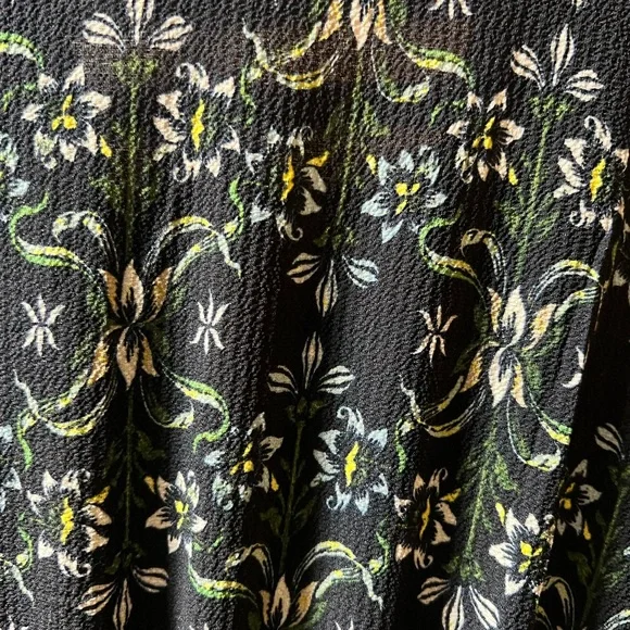 XL Max Studio Floral Dress - Picture 5 of 7